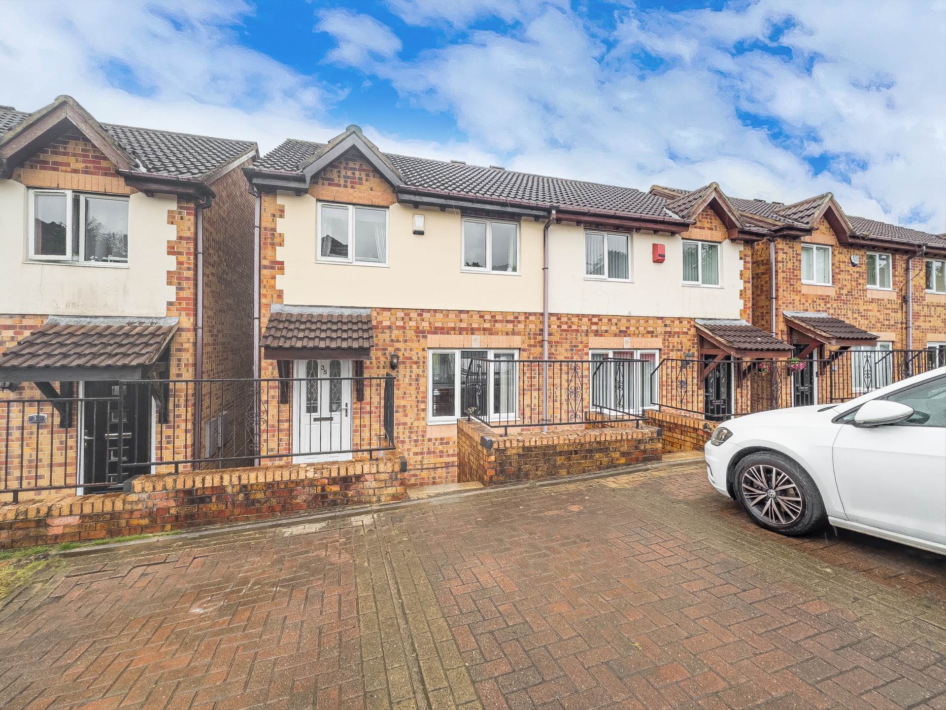 Phoenix Court, Batley, Image 1