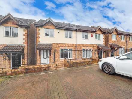 Phoenix Court, Batley