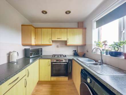 Phoenix Court, Batley, Image 7
