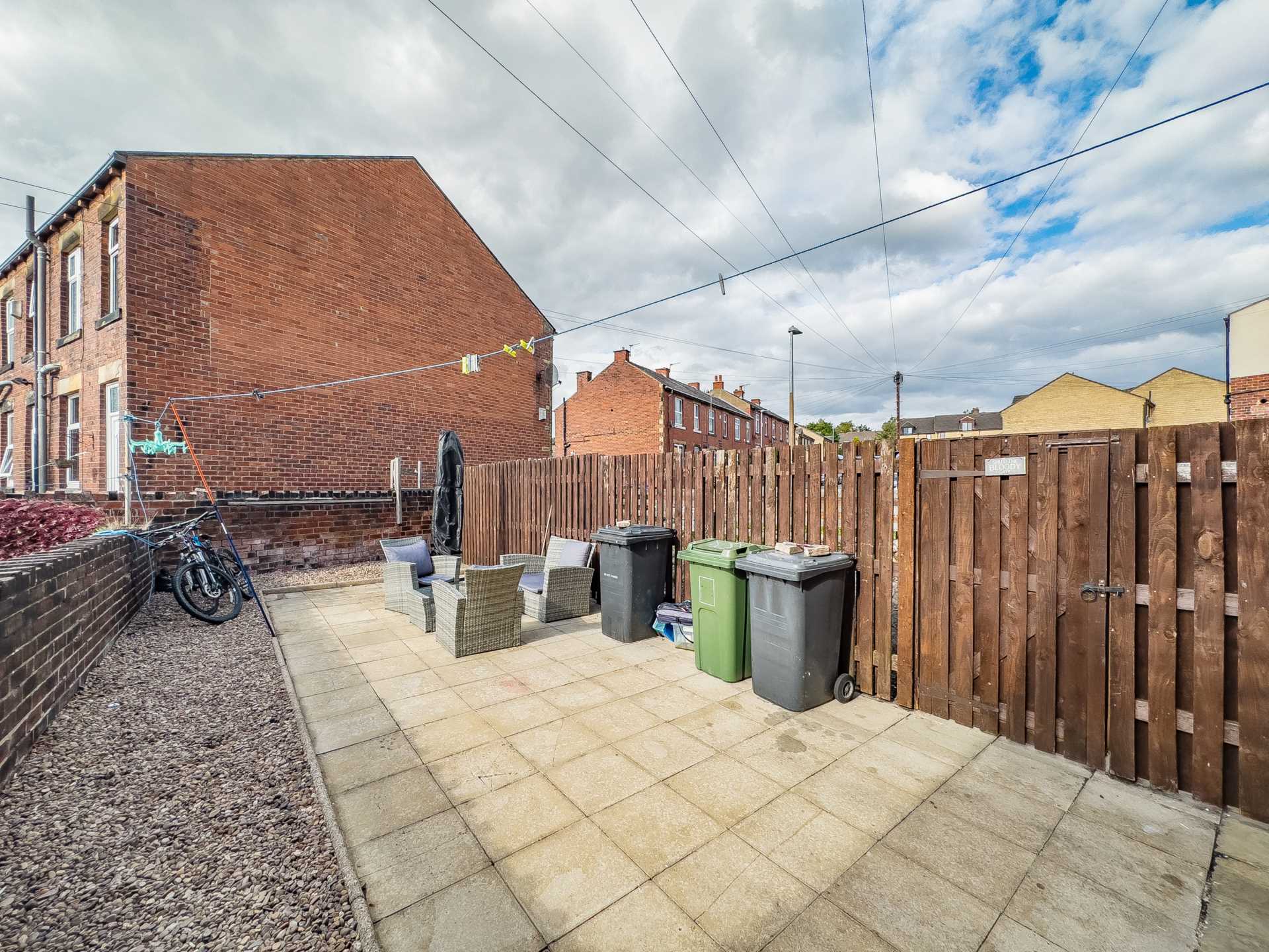 High Street, Heckmondwike, Image 17
