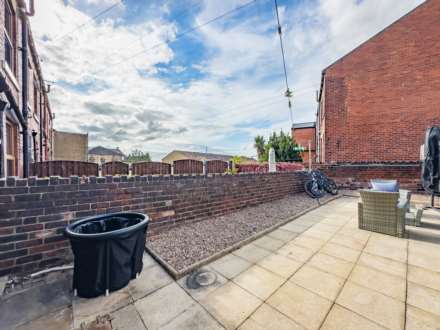 High Street, Heckmondwike, Image 19