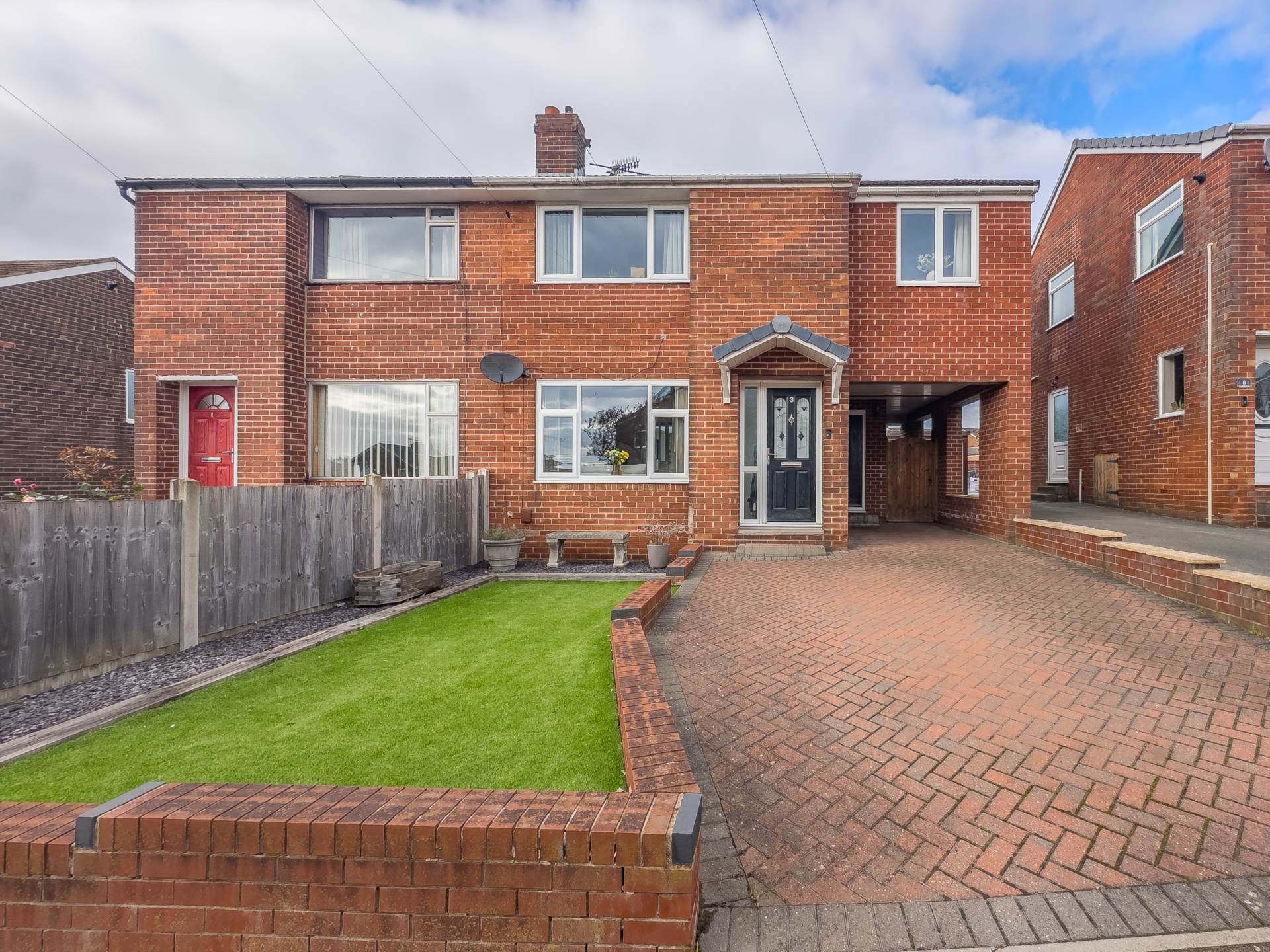 Castle Close, Birstall, Image 1