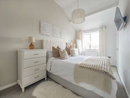 Castle Close, Birstall, Image 16