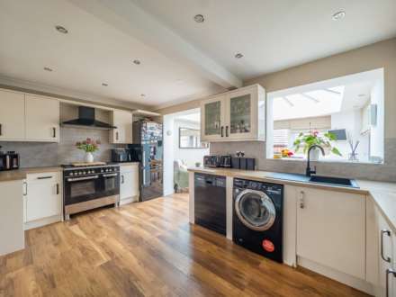 Castle Close, Birstall, Image 2