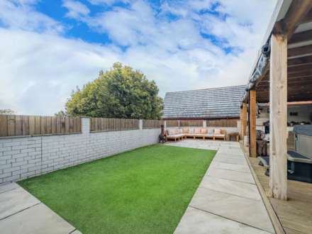 Castle Close, Birstall, Image 27