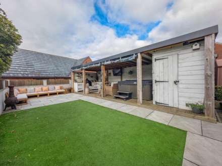 Castle Close, Birstall, Image 31