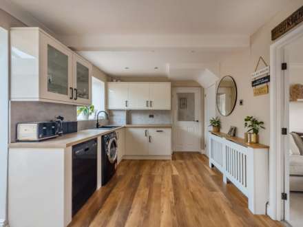 Castle Close, Birstall, Image 4
