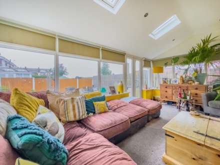 Moor Park Lane, Dewsbury, Image 11