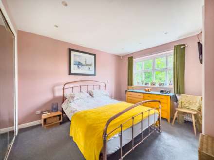 Moor Park Lane, Dewsbury, Image 16