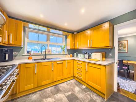 Moor Park Lane, Dewsbury, Image 3
