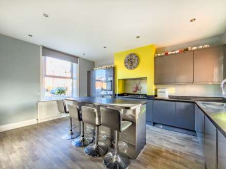 College Street, Birstall, Image 4