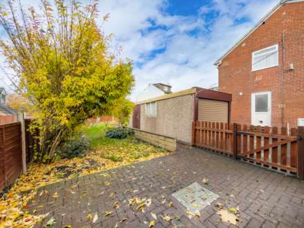 Castle Close, Birstall, Image 14