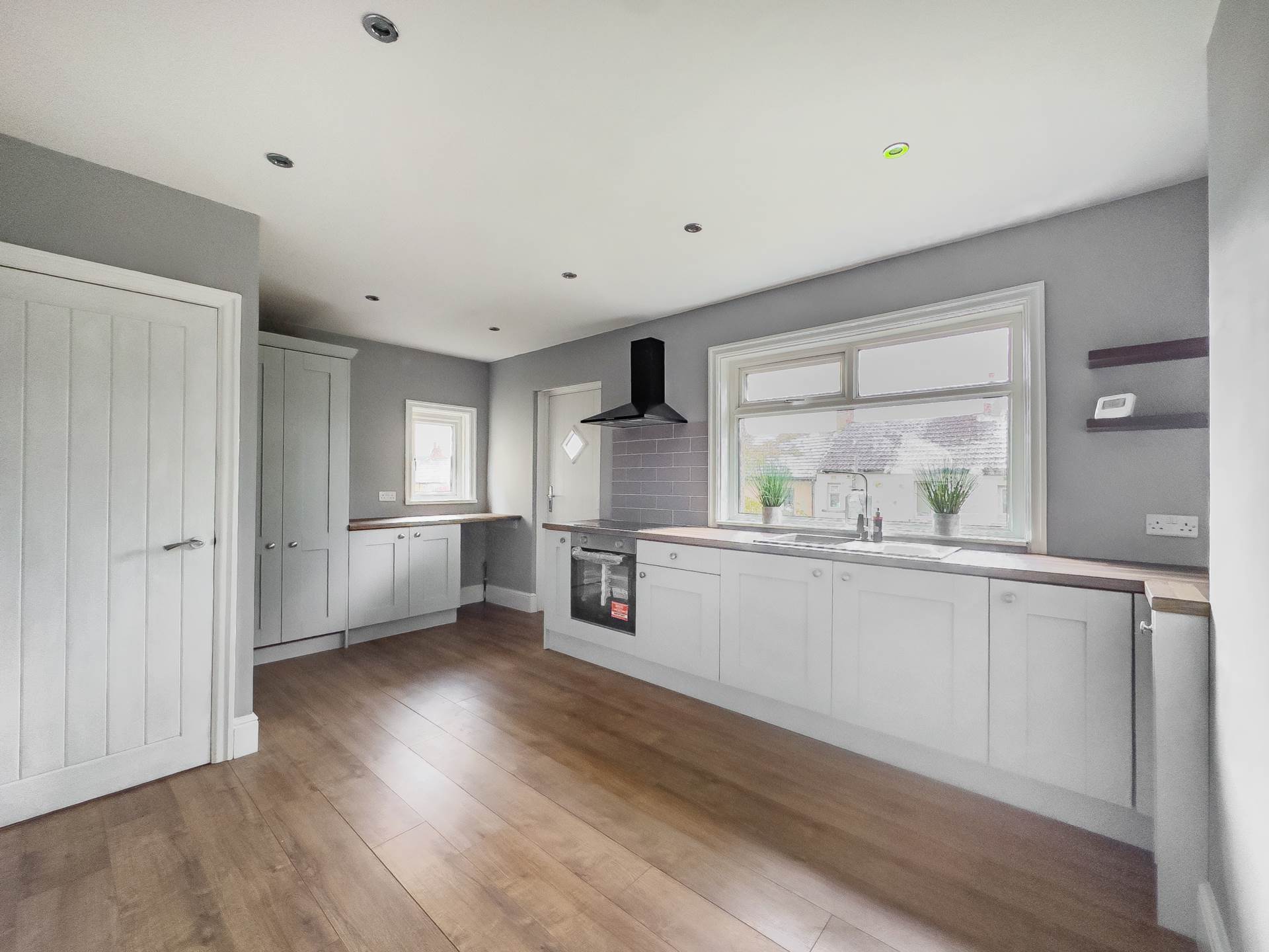 Whitehall Road, Cleckheaton, Image 3