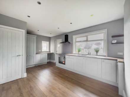 Whitehall Road, Cleckheaton, Image 3