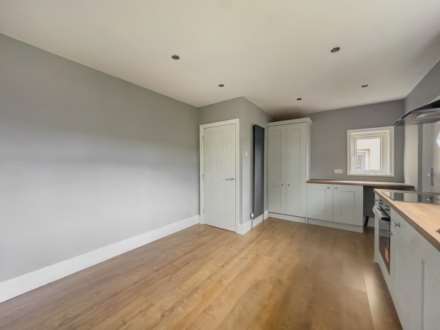 Whitehall Road, Cleckheaton, Image 4