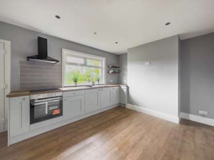 Whitehall Road, Cleckheaton, Image 6