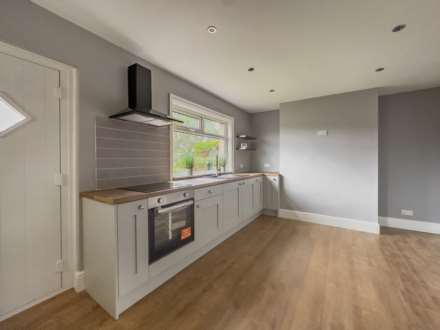 Whitehall Road, Cleckheaton, Image 7