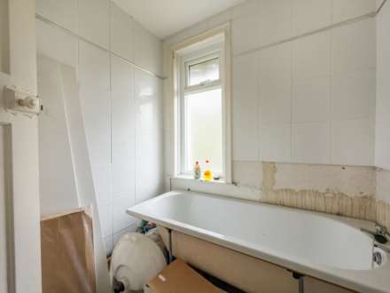 Ravens Avenue, Dewsbury, Image 11