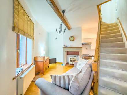 Upper Batley Low Lane, Birstall, Image 4