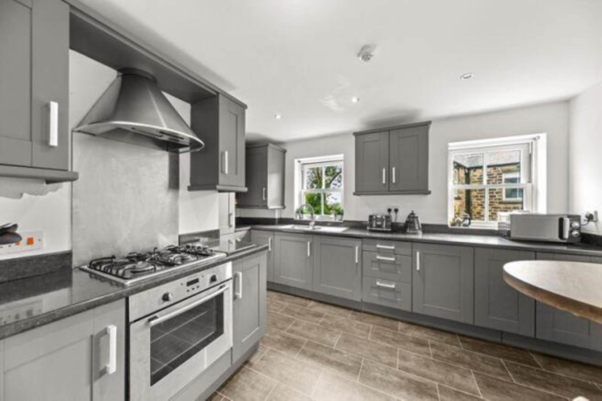 Rhodes Court, Leeds, Image 3