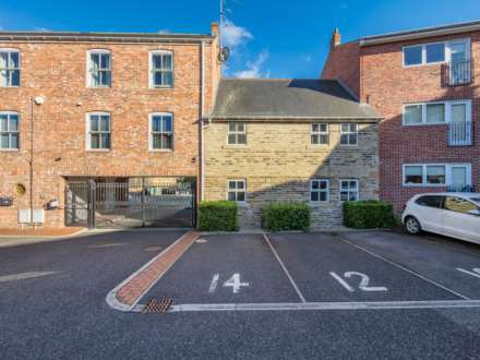 Rhodes Court, Leeds, Image 19