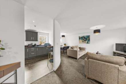 Rhodes Court, Leeds, Image 5