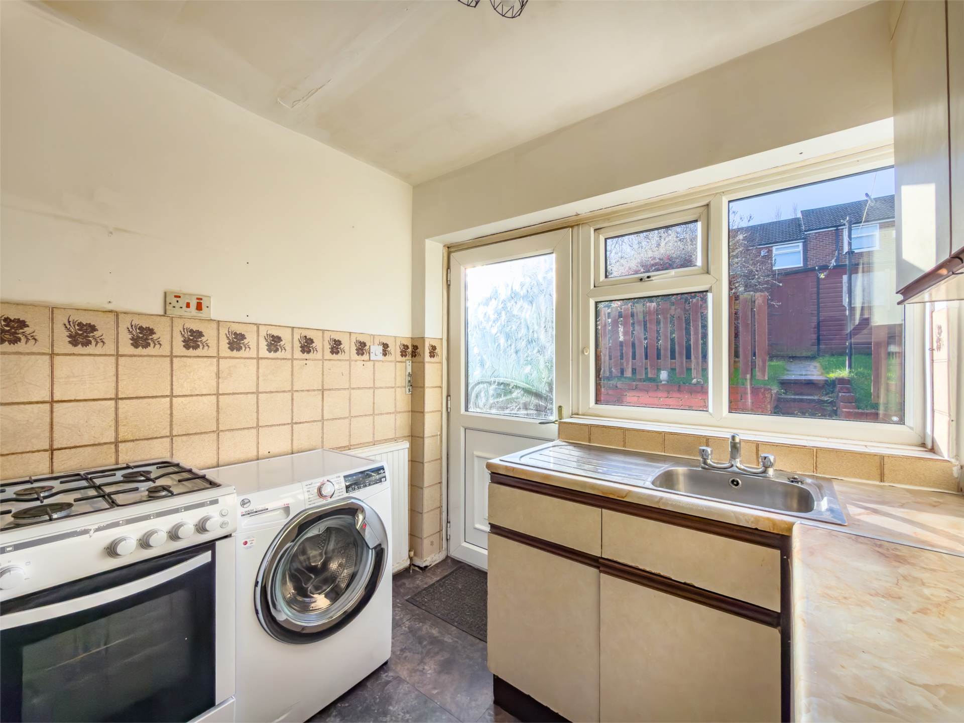 Smithies Moor Crescent, Birstall, Image 2