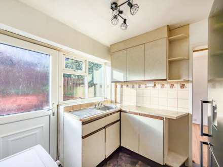 Smithies Moor Crescent, Birstall, Image 4