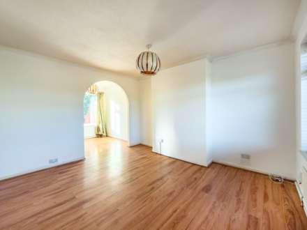 Smithies Moor Crescent, Birstall, Image 9