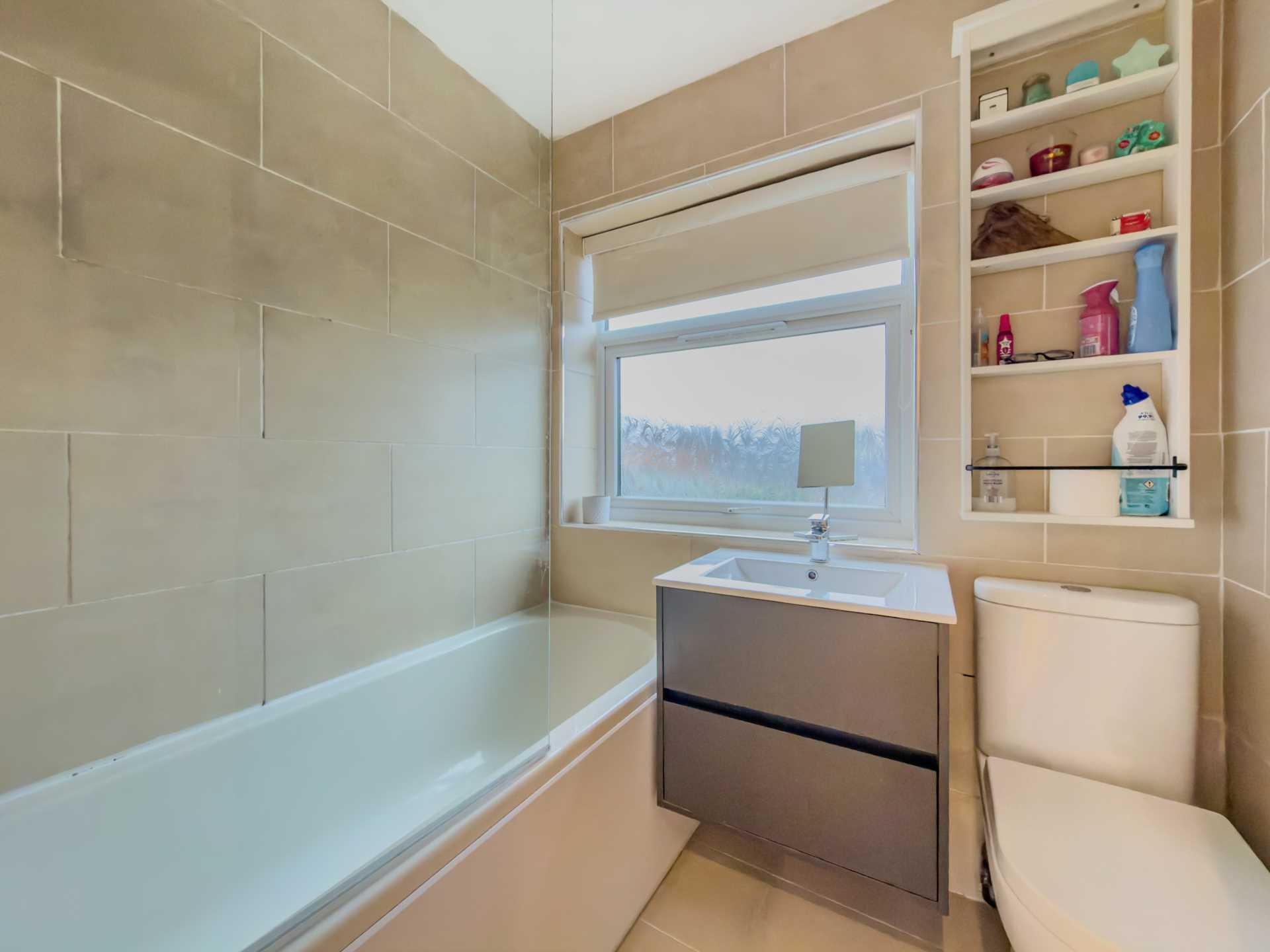 Smithies Moor Crescent, Birstall, Image 15