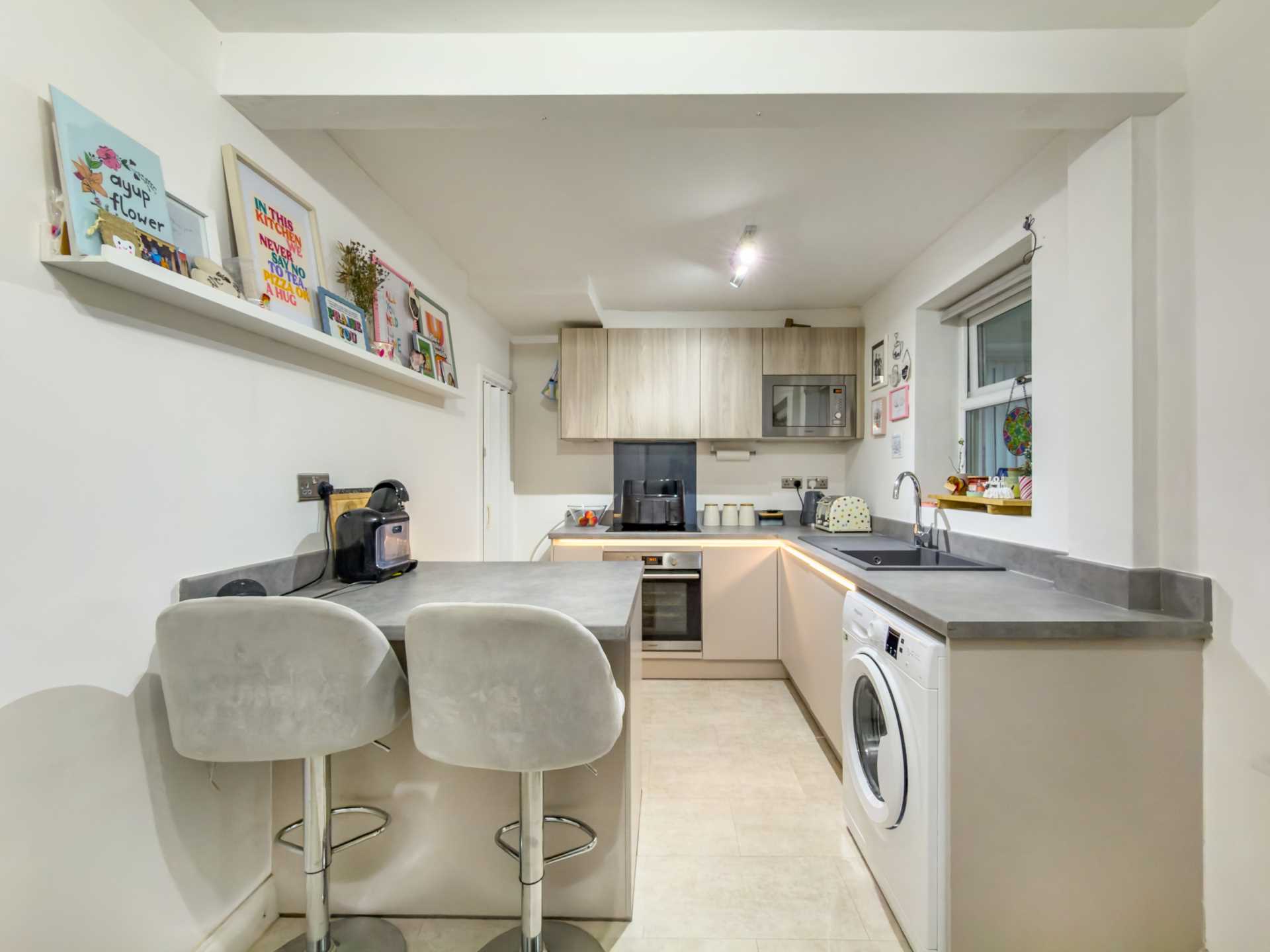 Smithies Moor Crescent, Birstall, Image 2