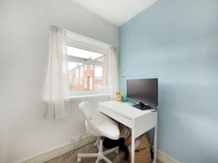 Smithies Moor Crescent, Birstall, Image 14