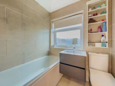 Smithies Moor Crescent, Birstall, Image 15