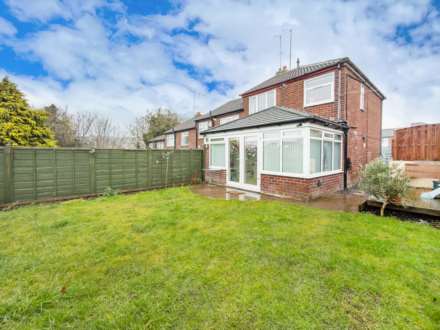 Smithies Moor Crescent, Birstall, Image 19