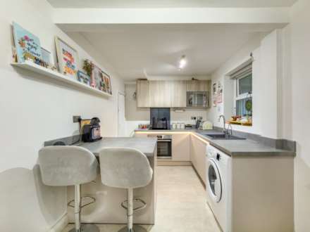 Smithies Moor Crescent, Birstall, Image 2