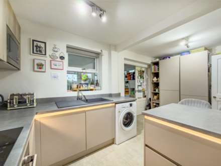 Smithies Moor Crescent, Birstall, Image 3