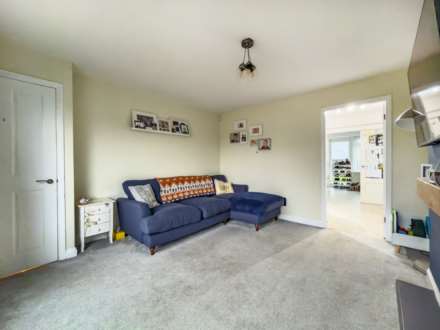 Smithies Moor Crescent, Birstall, Image 9