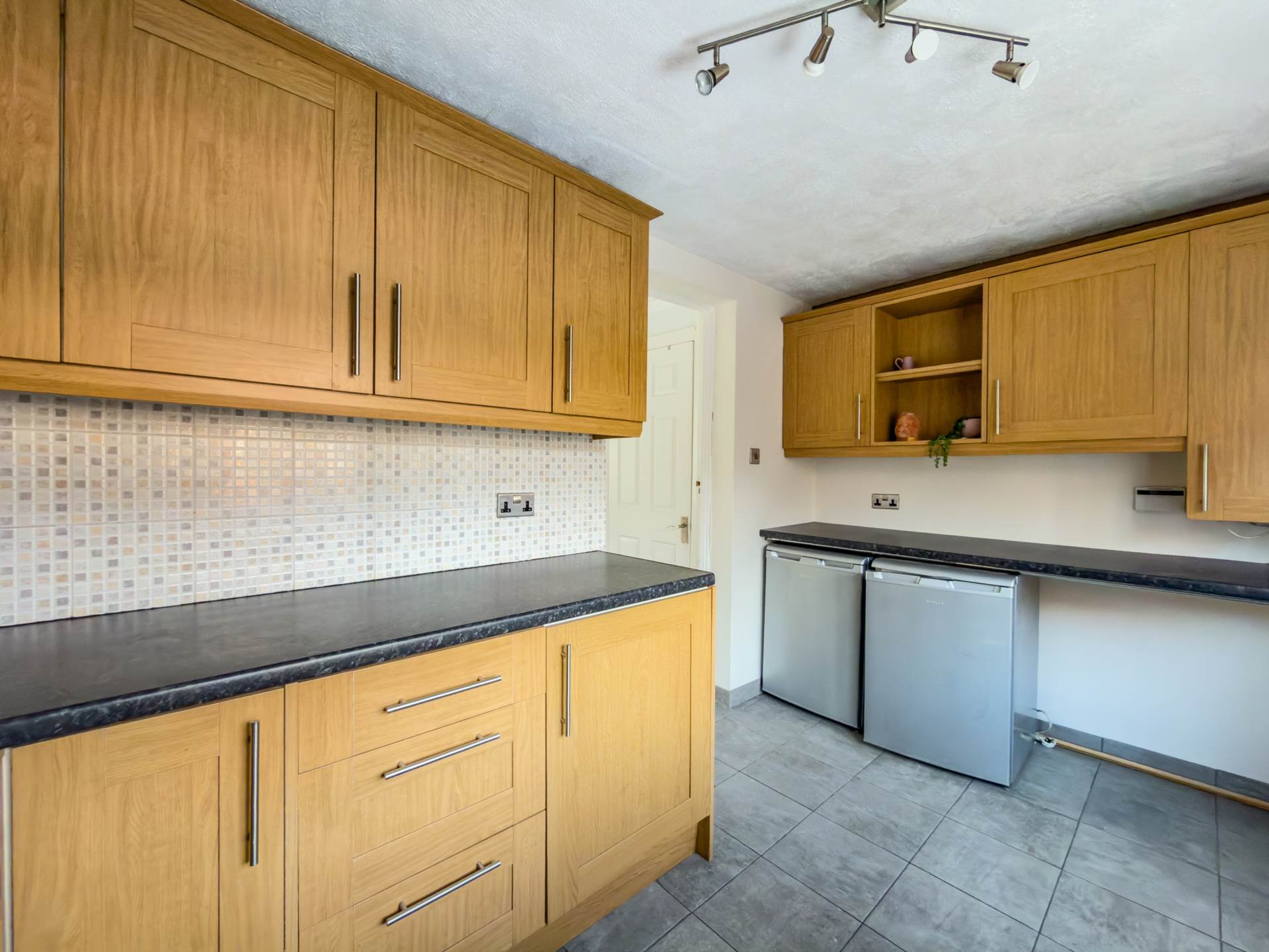 Industrial Avenue, Batley, Image 4