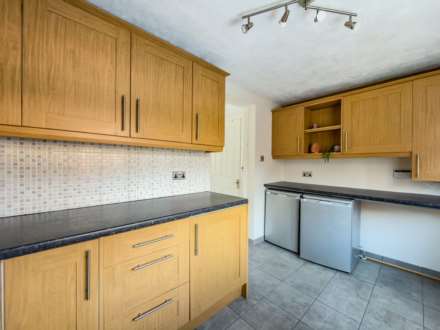 Industrial Avenue, Batley, Image 4