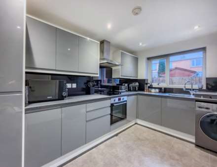 Hill Crescent, Batley, Image 4