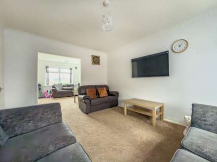 Harewood Avenue, Heckmondwike, Image 4