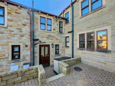 Beehive Court, Liversedge, Image 17