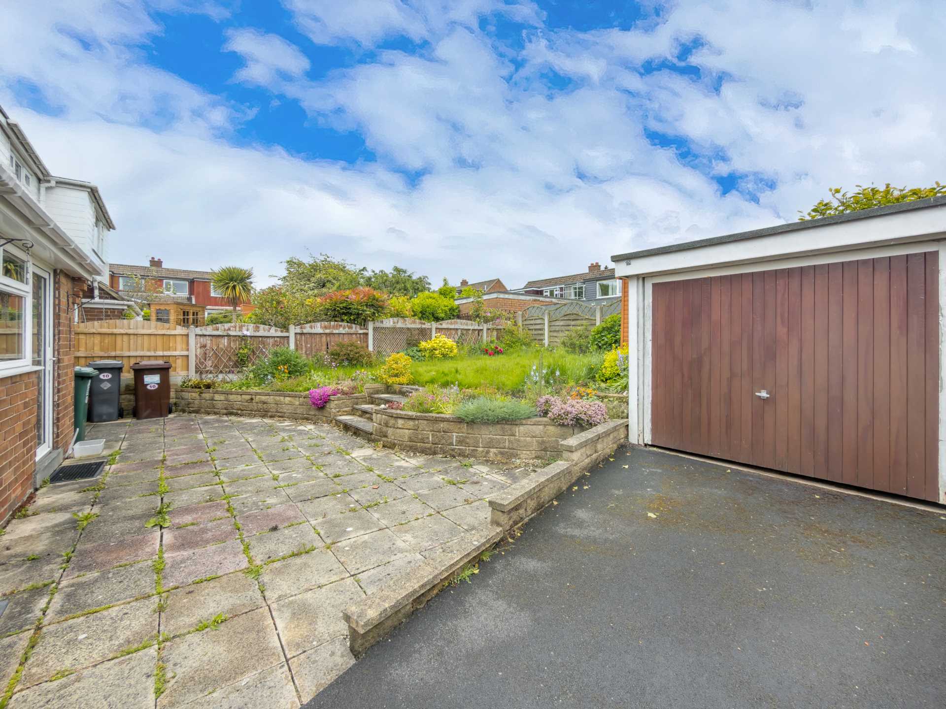 Larch Close, Birstall, Image 18