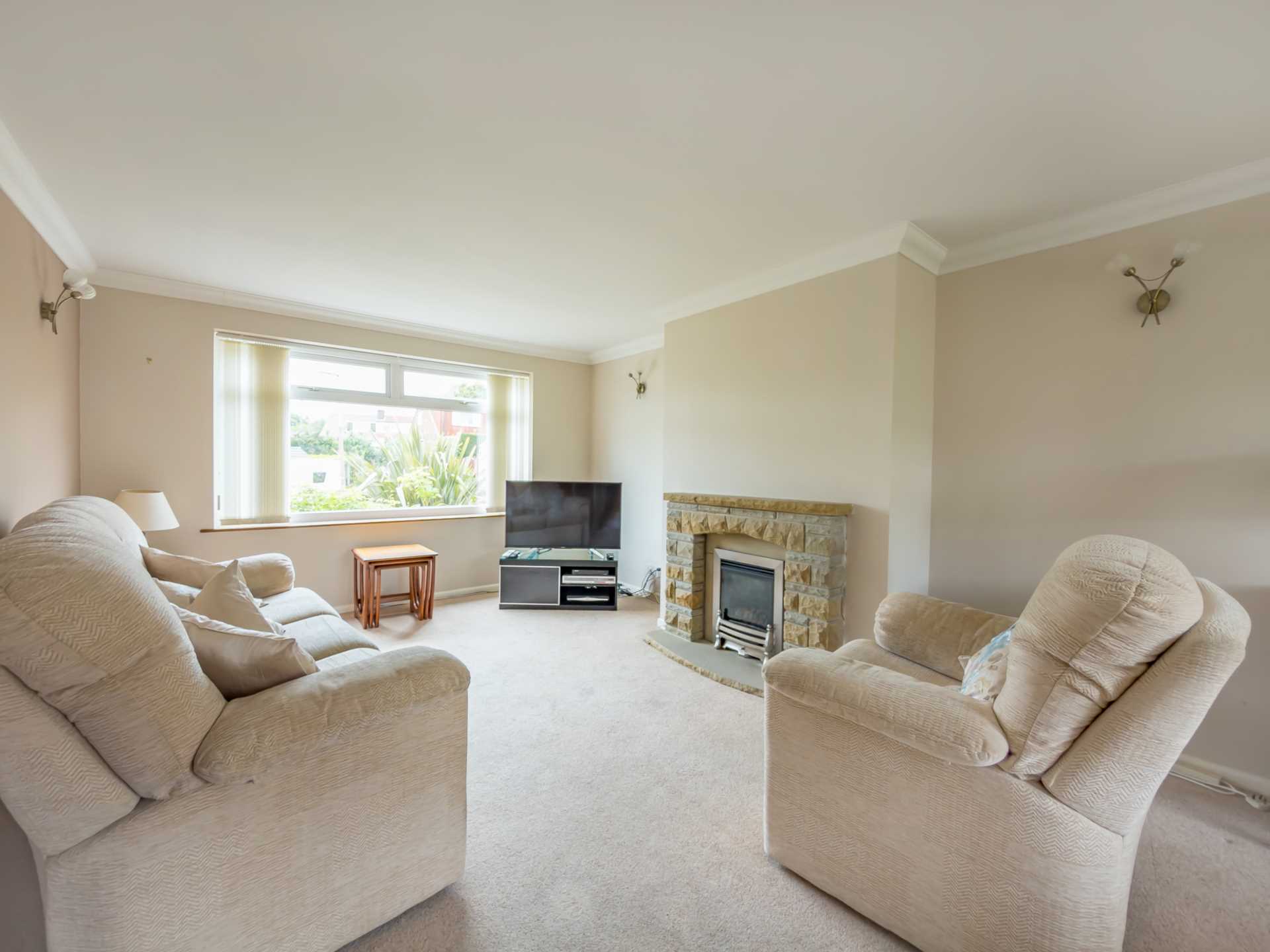 Larch Close, Birstall, Image 6