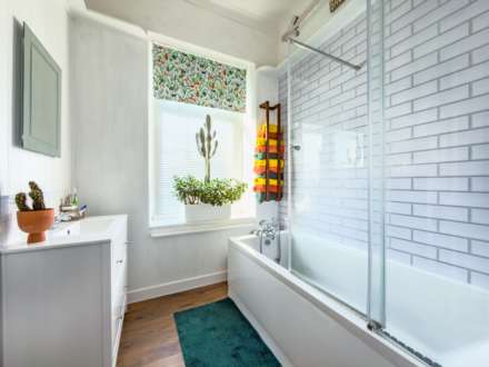 Bradford Road, Batley, Image 19