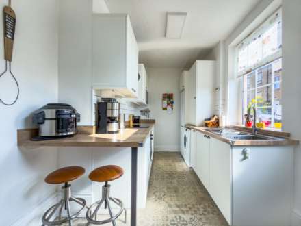 Bradford Road, Batley, Image 3