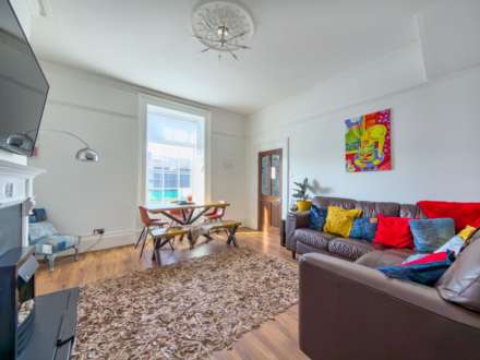 Bradford Road, Batley, Image 5