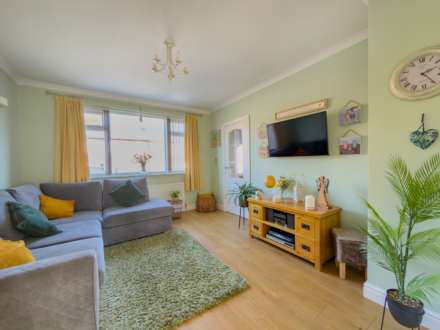 Milroyd Crescent, Birstall, Image 11