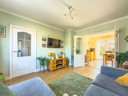 Milroyd Crescent, Birstall, Image 8