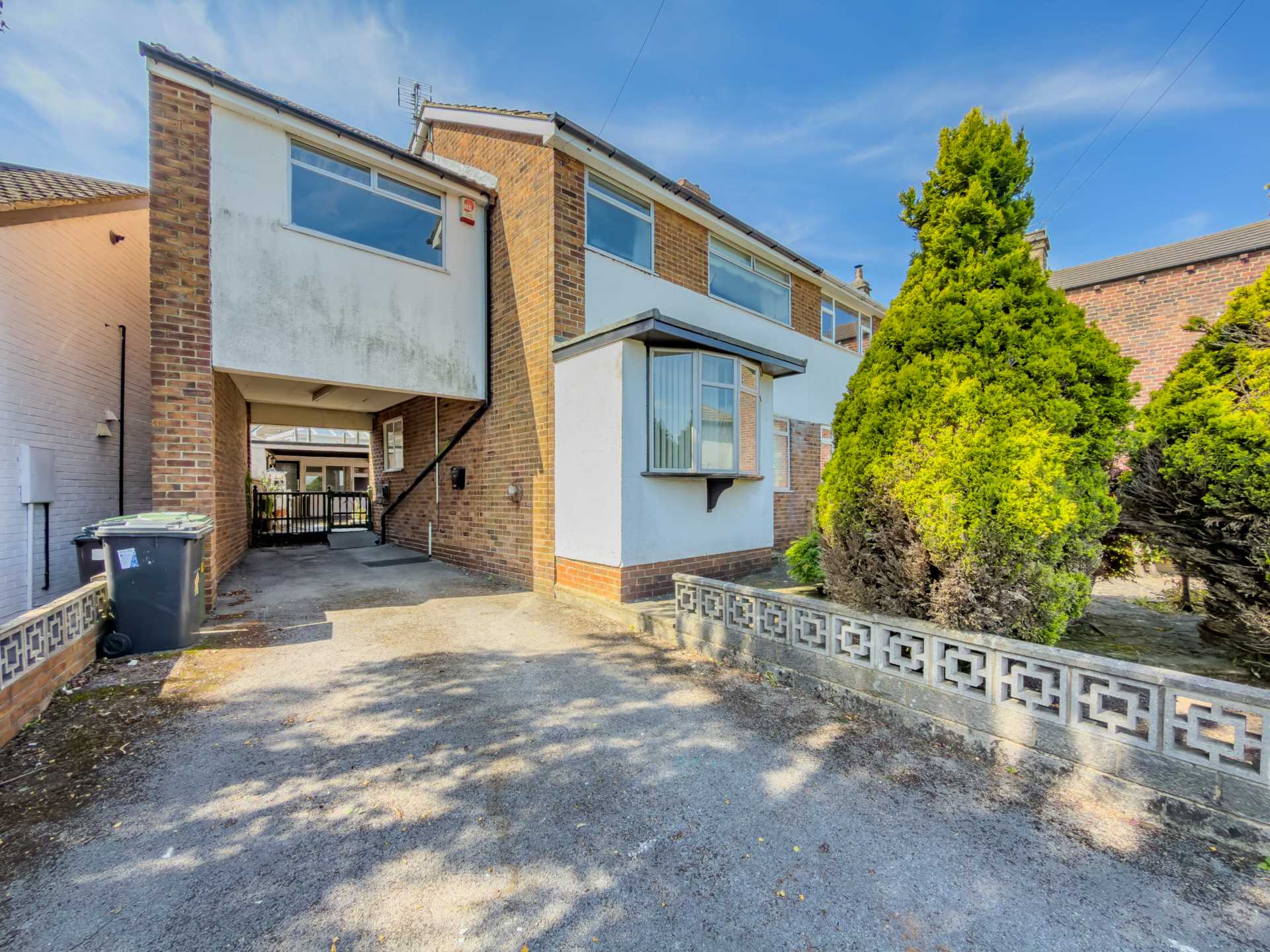 Riding Street, White Lee, Image 32